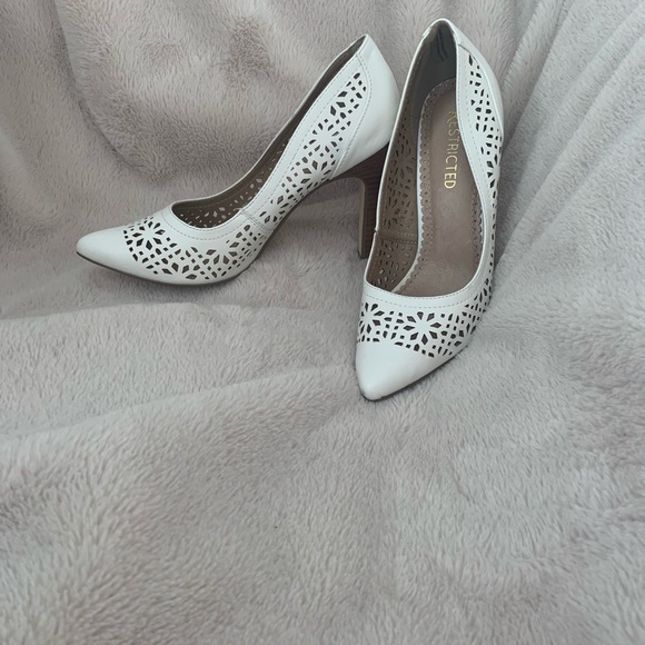 Practically New Pumps! - Picture 2 of 3